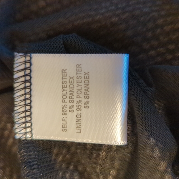 2/$10 Rose + Olive dolman sleeve top - Picture 4 of 5